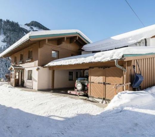 Modern Apartment in Saalbach Hinterglemm near Ski area