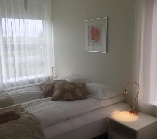 HvÃ­ta hÃºsiÃ°, Kirkjubraut 48