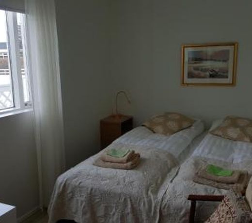 HvÃ­ta hÃºsiÃ°, Kirkjubraut 48
