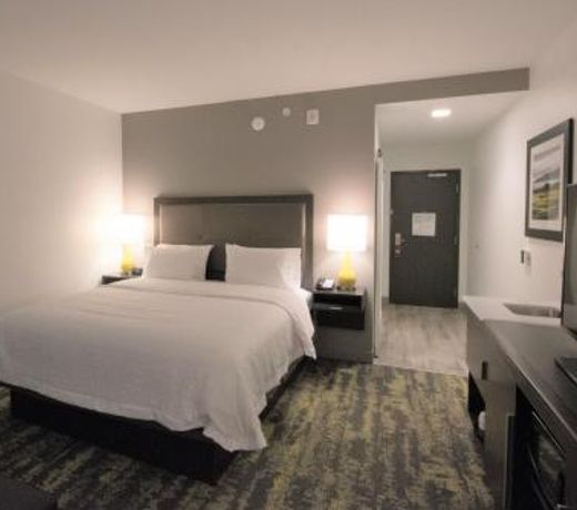 Hampton Inn & Suites Irvine/Orange County Airport