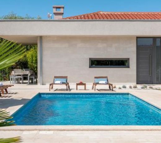 Villa Viviana Falana Valbandon Heated pool