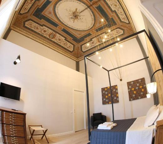 The Dante House by House In Naples