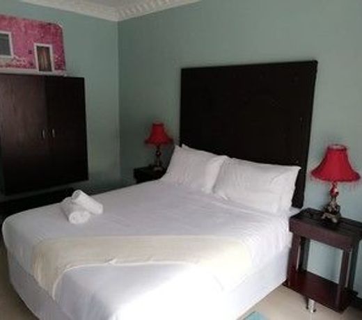 Tuzi Boutique Lodge