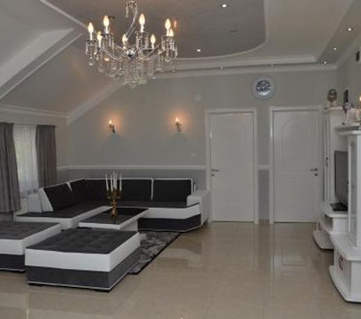 Apartments Royal Menex