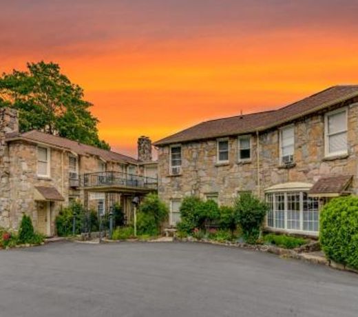 Echo Mountain Inn