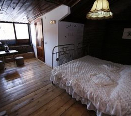 Leon Rooms