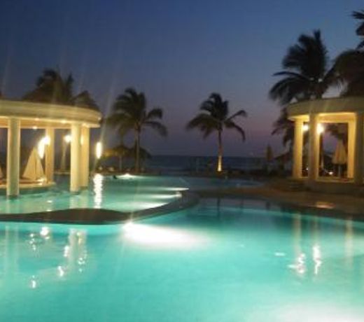 Condominio de Lujo con Playa y Alberca