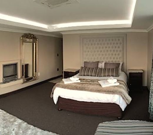 Kosmos Lodge