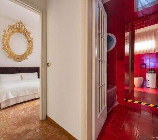 Billie's Flat RED - art & design apt in Verona historic centre