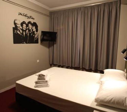 Stay Hybrid Hostel