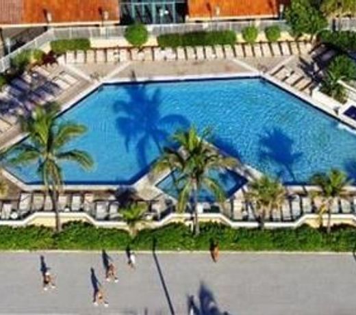Hollywood Beach Resort- Stylish Large Studio