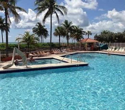Hollywood Beach Resort- Stylish Large Studio