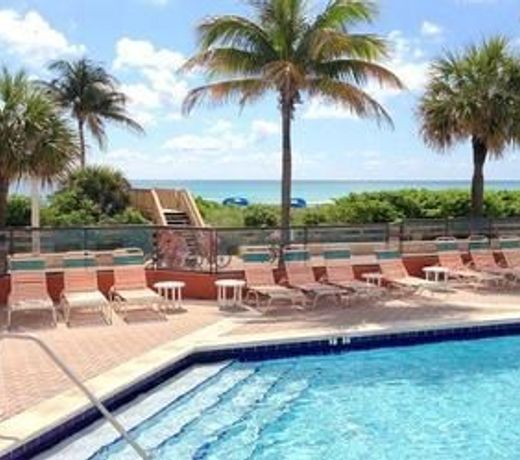 Hollywood Beach Resort- Stylish Large Studio