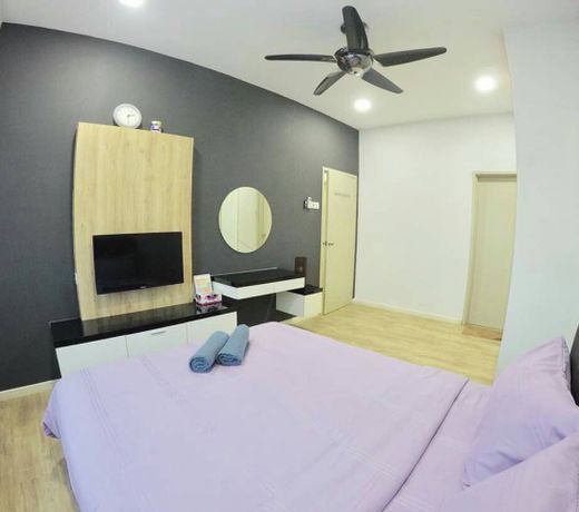 3BR apartment next to Capital 21 City Mall!