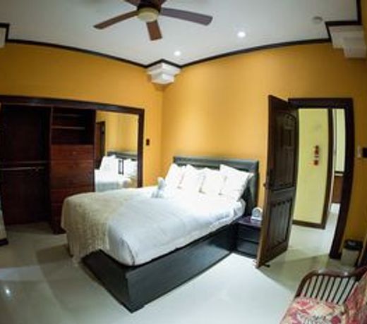 Villa Dora Mae