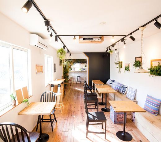 IZA Enoshima Guesthouse & Bar