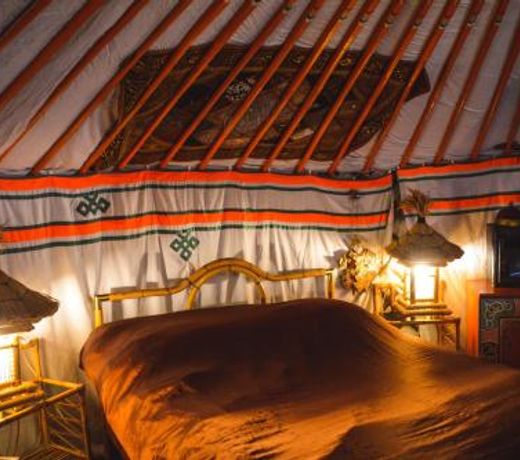 La yourte de Nîmes, spa , jacuzzi chalet logement insolite
