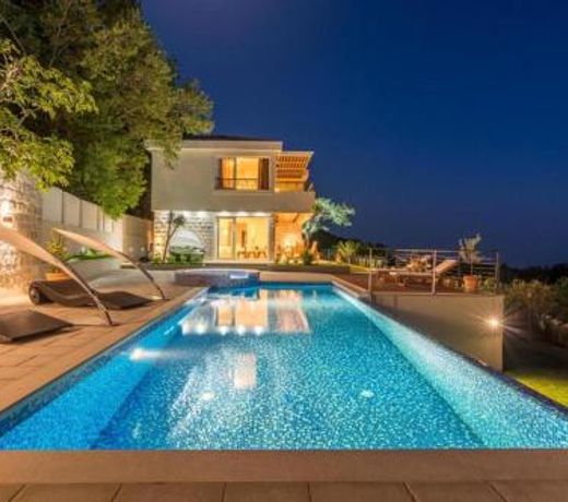 Luxury Villa Crystal Blue