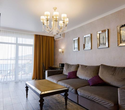 Korolevskie apartamenty na pervoj linii