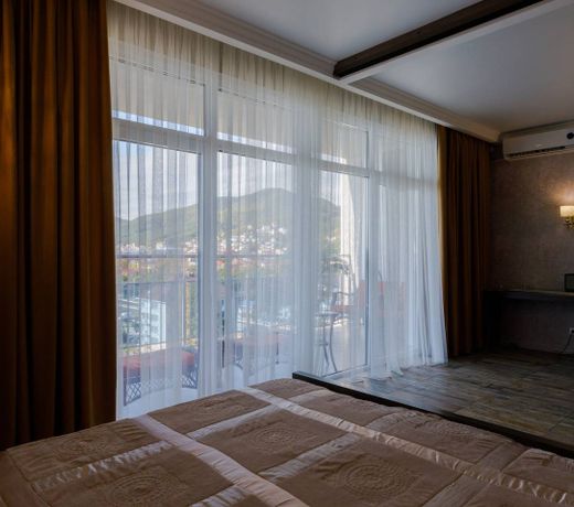 Korolevskie apartamenty na pervoj linii