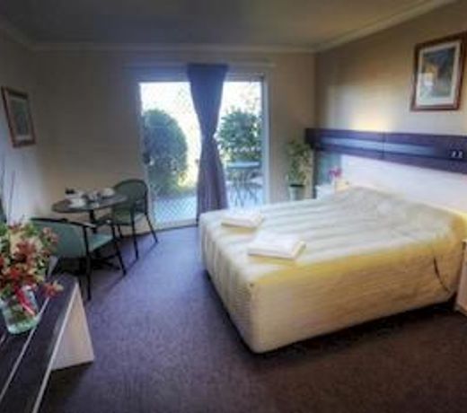 The Vines Motel & Cottages