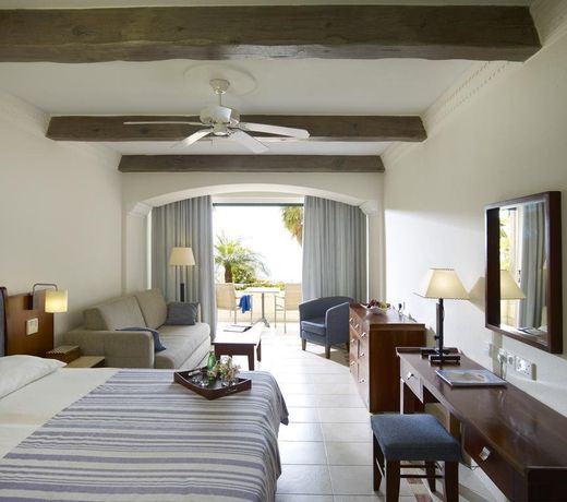 COLUMBIA BEACH HOTEL