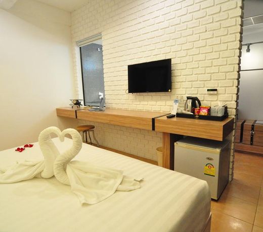 Forty Winks Phuket Hotel