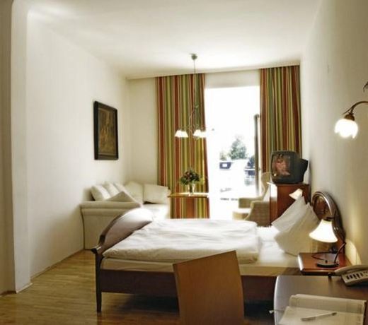 Keramikhotel Goldener Brunnen