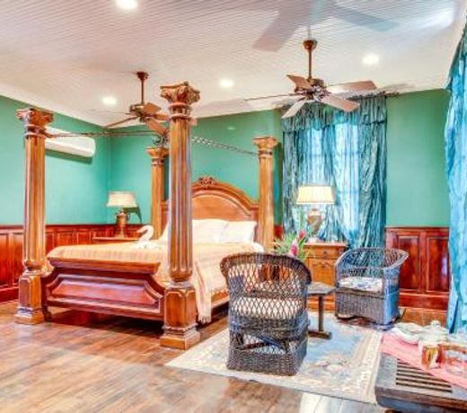 Colonial Suite @ Mahogany Hall
