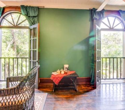 Colonial Suite @ Mahogany Hall