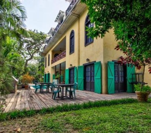 Toucan Suite @ Mahogany Hall