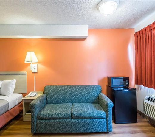 Motel 6-Lawrence, KS
