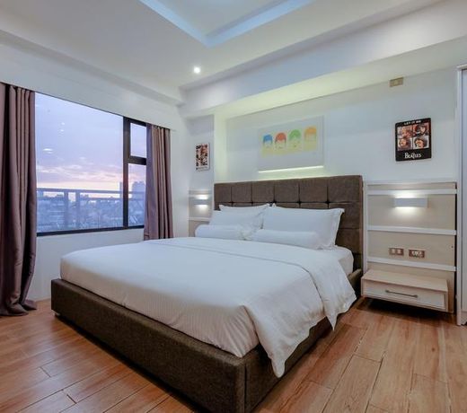 Heroes Hotel