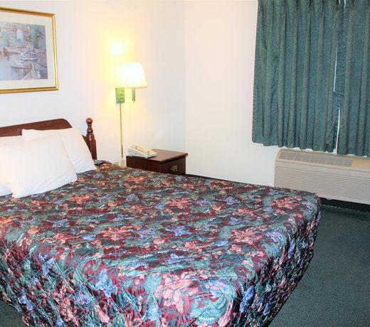 AmeriVu Inn & Suites - Cumberland