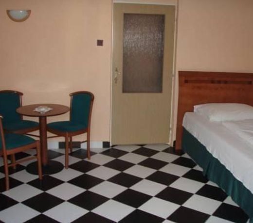 HOTEL ARON
