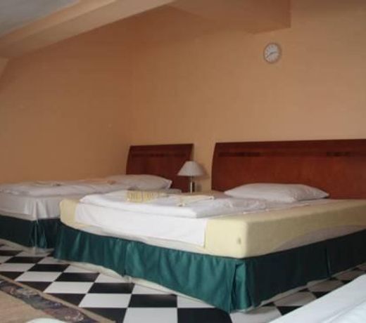 HOTEL ARON