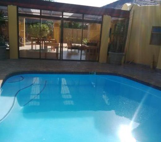 Flintstone Guest House Cape Town