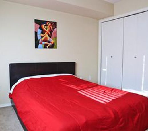 Vibrant Flat 10 min drive downtown