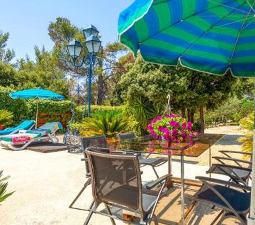 Stunning home in Signes with 2 Bedrooms, Outdoor swimming pool and Swimming pool