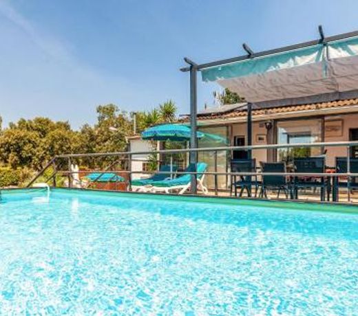 Stunning home in Signes with 2 Bedrooms, Outdoor swimming pool and Swimming pool