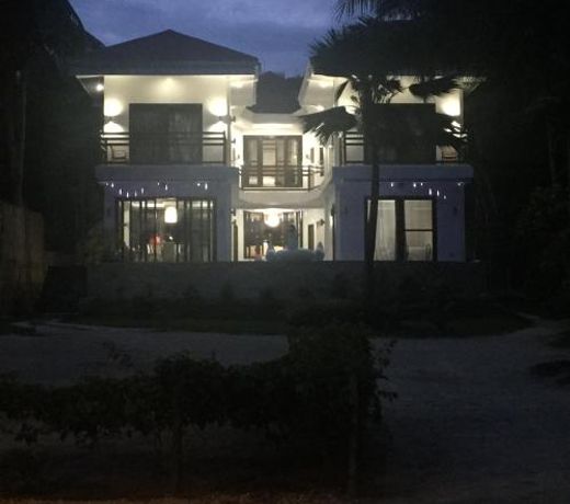 The Whitehouse by the Sea