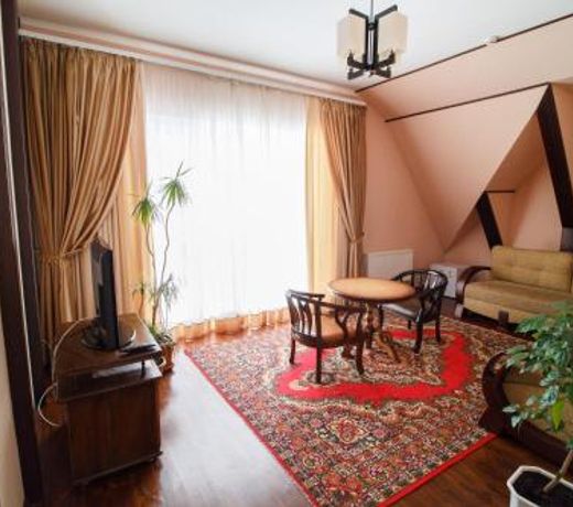 Hotel on Khmelnytskogo 8
