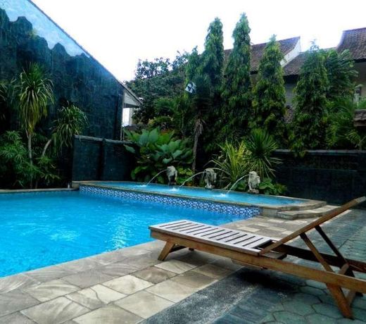Hotel Mahkota Plengkung by ecommerceloka