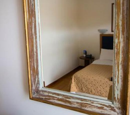 Adam's Hotel