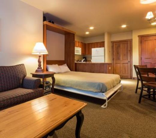 Red Hawk Lodge 2200