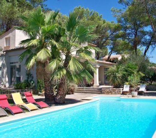 Sous les pins