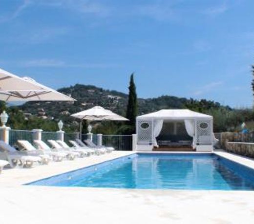 B&B with charm, quiet, kitchen, sw pool.