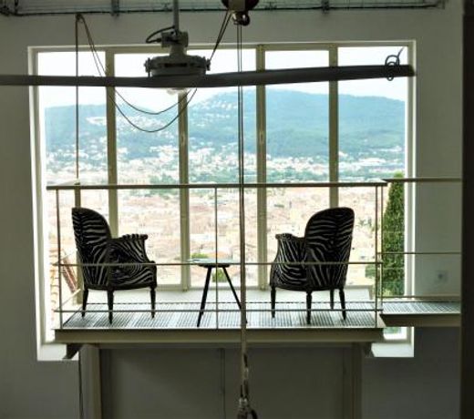 Grand Loft EM33
