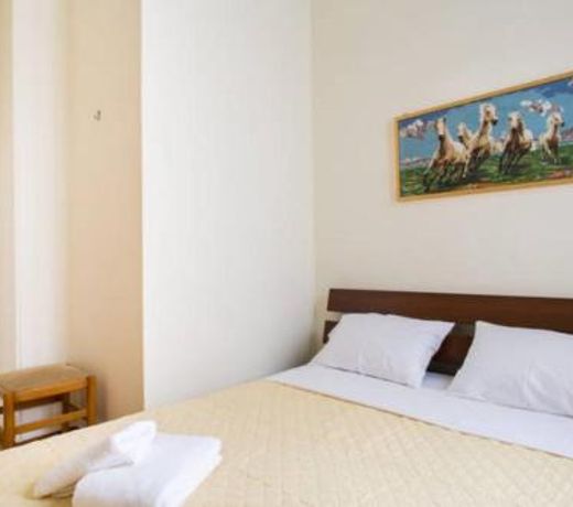 Large 3 bedroom Apt with Terrace