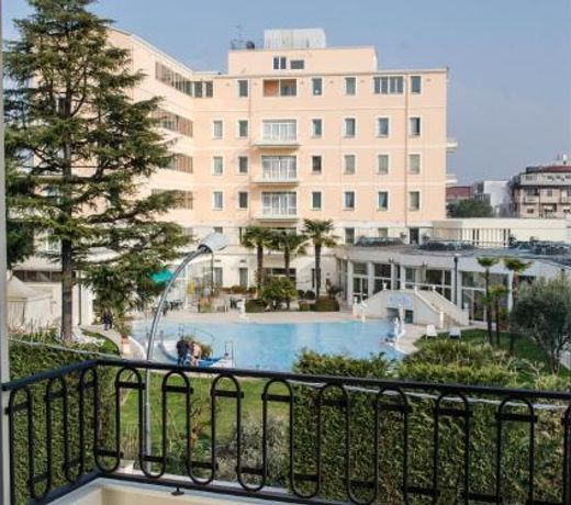 Cheap & Chic Thermae&Relax